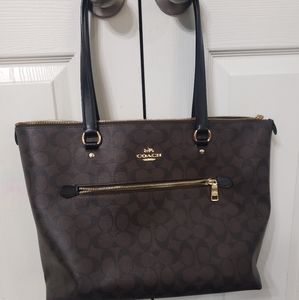 Coach Gallery tote in signature canvas